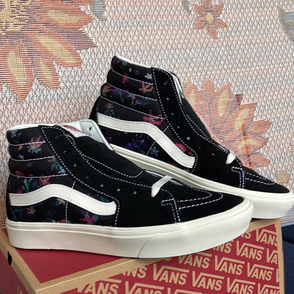 Vans Comfycush Sk8-Hi
Fatal Floral Black
VNOA7TNOBLK
WMNS sneakers - - Picture 3 of 16